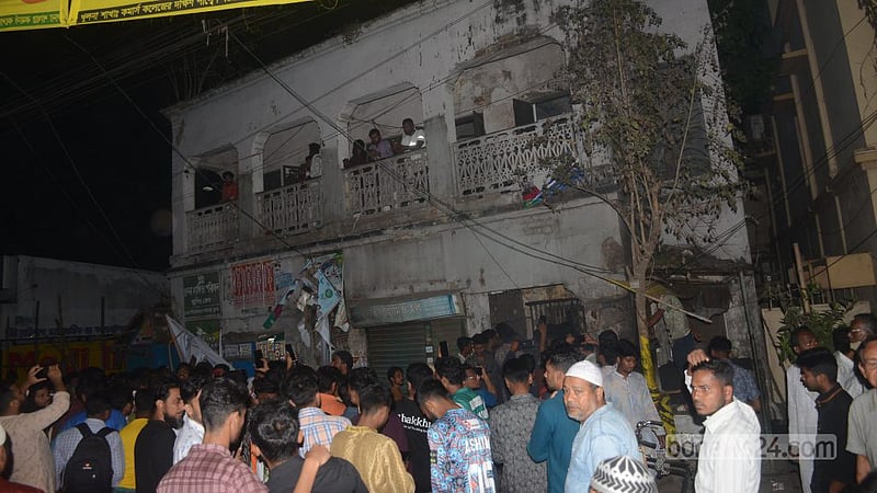 খুলনায় ক্লাব দখল করে গণ অধিকার পরিষদের কার্যালয়, উচ্ছেদ করল ‘ছাত্র-জনতা’
