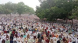 শোলাকিয়ায় বিশাল ঈদ জামাতে ‘কয়েক লাখ’ মানুষের নামাজ আদায়