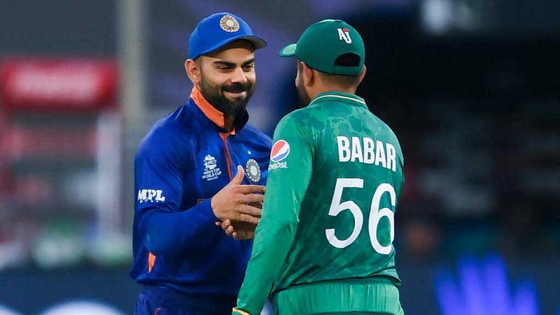 বাবরের তুলনায় কোহলিকে শূন্য বললেন পাকিস্তানের সাবেক কোচ