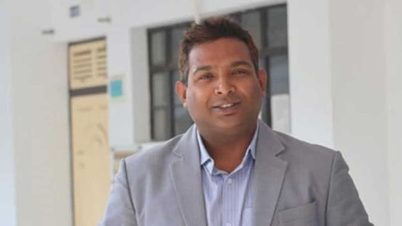বঙ্গবন্ধু হলের নাম বদল নিয়ে পোস্ট: ইবি শিক্ষককে শিক্ষার্থীদের ধাওয়া