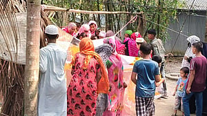 লক্ষ্মীপুরে হাসপাতালে যাওয়ার পথে বাসচাপায় মা-ছেলের মৃত্যু