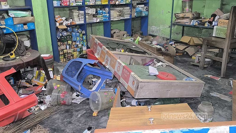 লালমনিরহাটের বাজারে ১৭ দোকানে ভাঙচুর ও লুটপাট, আহত ১৫
