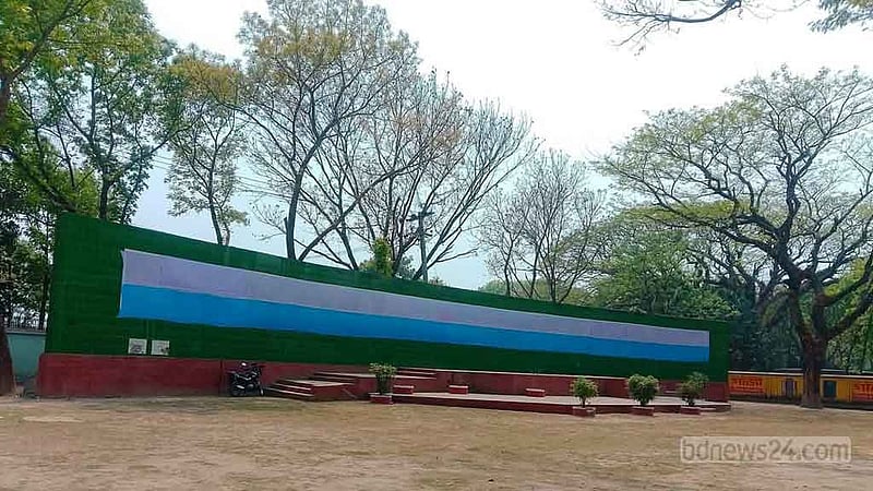 ‘জুলাই বিপ্লবের চেতনার সঙ্গে সামঞ্জস্যপূর্ণ না হওয়ায়’ ঢেকে দেওয়া হল মুক্তিযুদ্ধের ম্যুরাল