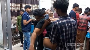 মাদারীপুরে শ্রমিকদল নেতাকে কুপিয়ে হত্যা