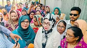 মাগুরায় শিশুটির বাড়িতে বিএনপি নেতারা, দিলেন সহযোগিতার আশ্বাস