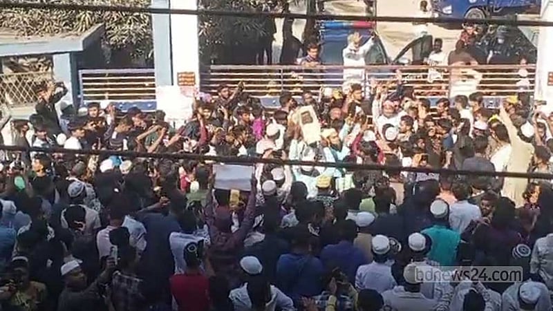মাগুরায় ‘শিশু ধর্ষণ’: থানা ঘেরাও করে জনতার বিক্ষোভ