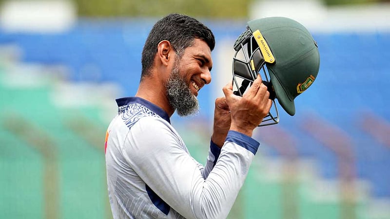 দেশের ক্রিকেটে থেকে যেতে মাহমুদউল্লাহকে অনুরোধ