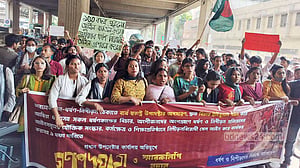 ‘ধর্ষণ ও নিপীড়নের বিরুদ্ধে বাংলাদেশ’র পদযাত্রায় পুলিশের লাঠিপেটা