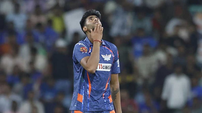 আইপিএলের আগে দুঃসংবাদ ১১ কোটি রুপির গতি তারকার জন্য