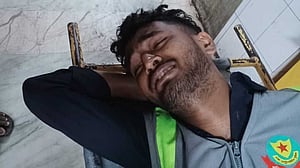 শাহবাগে বাসের ধাক্কায় ‘ট্রাফিক সহায়ক’ শিক্ষার্থী আহত