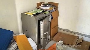 মেহেরপুরে ইসলামী ব্যাংকের ভল্ট ভেঙে টাকা লুট