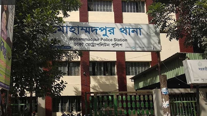 দুই তরুণীর ধূমপানের জেরে লালমাটিয়ায় হুলস্থুল