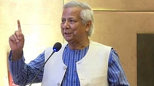 প্রধান উপদেষ্টার যুক্তরাজ্য সফরে সঙ্গী হচ্ছেন গভর্নর ও দুদক চেয়ারম্যান
