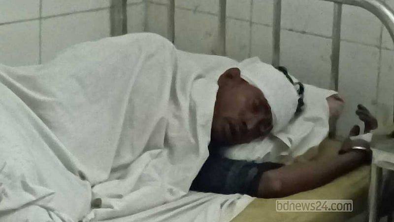 নওগাঁয় পুলিশের ধাওয়া খেয়ে ট্রাক উল্টে ডাকাত নিহত