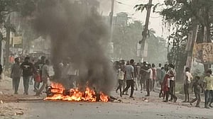 নারায়ণগঞ্জে ঝুট ব্যবসা ‘নিয়ন্ত্রণে’ বিএনপি ও ছাত্রদল নেতার অনুসারীদের সংঘর্ষ