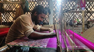 জামদানি পল্লীতে ঈদের ব্যস্ততা, তবে ‘বিক্রি কম’