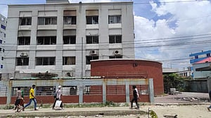 নারায়ণগঞ্জ পাসপোর্ট কার্যালয়ের সংস্কার শেষ হয়নি ৭ মাসেও, ভোগান্তি