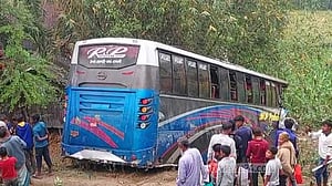 নাটোরে ট্রাকের সঙ্গে সংঘর্ষে বাস খাদে, সেনা সদস্যের মৃত্যু