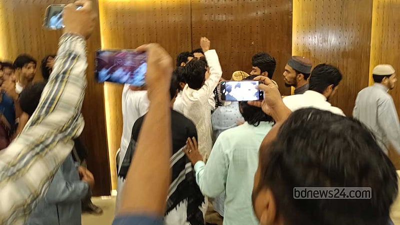 সিলেটে এনসিপির ইফতারে হট্টগোল, হাতাহাতি