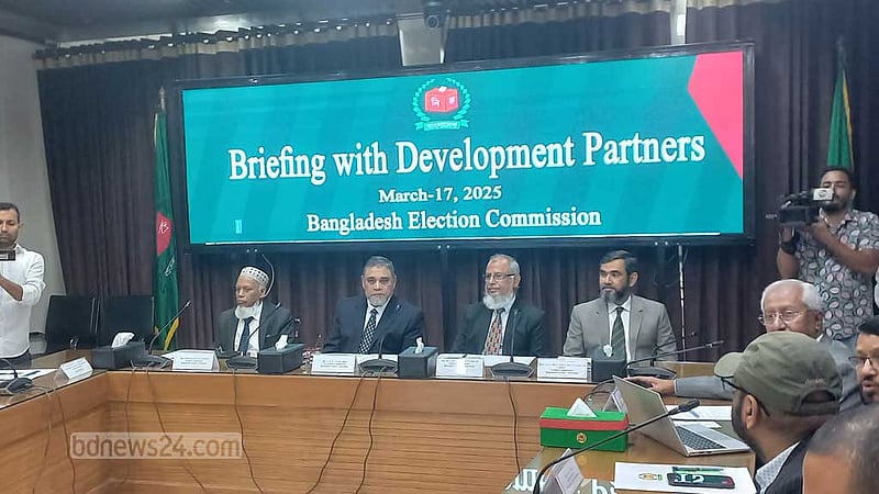 নির্বাচনের প্রস্তুতি জানাতে ওআইসি মিশন প্রধানদের নিয়ে বৈঠকে সিইসি
