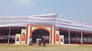 ঈদ জামাত ও আনন্দ মিছিলের জন্য প্রস্তুত বাণিজ্যমেলার পুরনো মাঠ