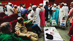 পাবনায় স্বাধীনতার ঘোষক বলা নিয়ে মুক্তিযোদ্ধাদের সম্মাননা অনুষ্ঠানে হট্টগোল