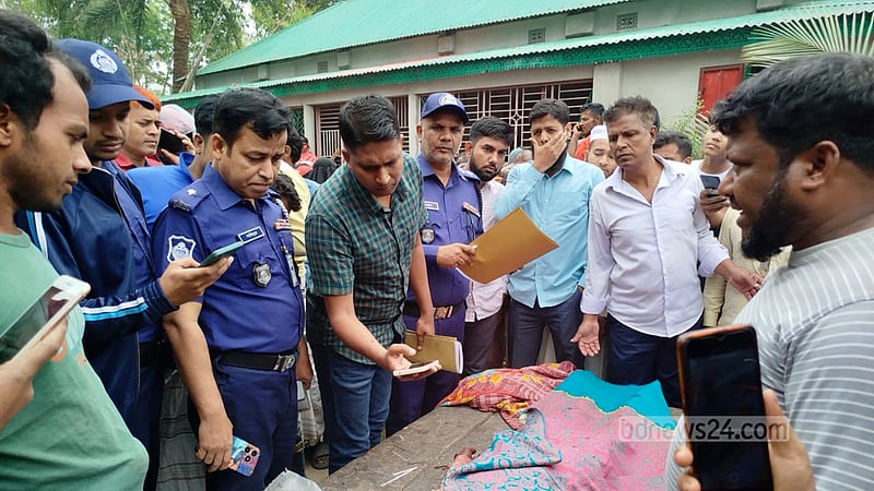 পাবনায় ‘ঘুম থেকে ডেকে তোলায়’ বাবাকে কুপিয়ে হত্যা