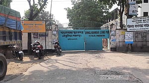ছুটি শেষে কর্মচাঞ্চল্য বাংলাবান্ধা স্থলবন্দরে