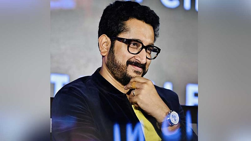 হাত ভর্তি কাজের মধ্যে পরমব্রতর নতুন সিদ্ধান্ত