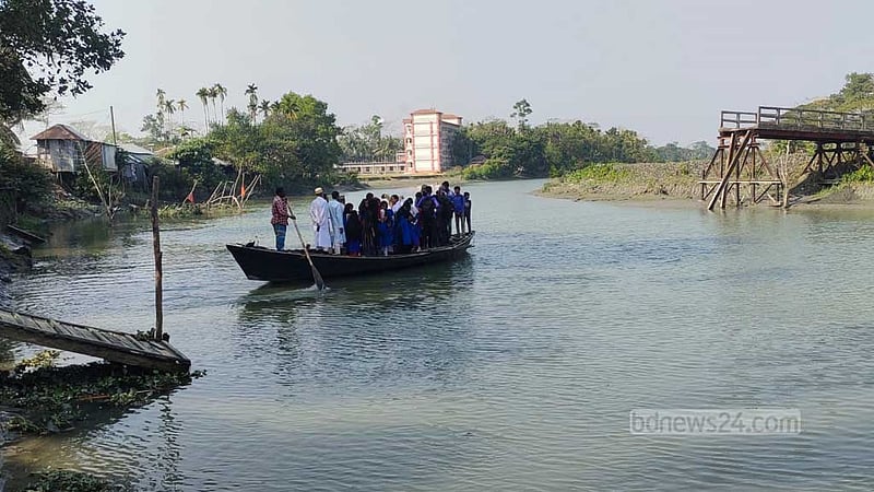 পটুয়াখালীতে ৮ বছরেও পুনর্নির্মাণ হয়নি সেতু, দুর্ভোগ দুই উপজেলার