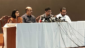 ব্যাংকে থাকা শেখ হাসিনা পরিবারের ৬৩৫ কোটি টাকা অবরুদ্ধ