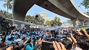 বেসরকারি প্রাথমিক বিদ্যালয়ের শিক্ষকদের ওপর পুলিশের জলকামান, লাঠিপেটা
