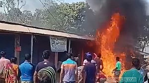 রাজশাহীতে তেলের দোকানে আগুন, হৃদরোগে মালিকের মৃত্যু