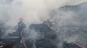 রামপুরায় অটোরিকশা গ্যারেজে আগুন