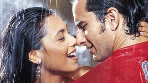 রানিকে সাইফের চুম্বন, বললেন ‘অস্বস্তিকর'