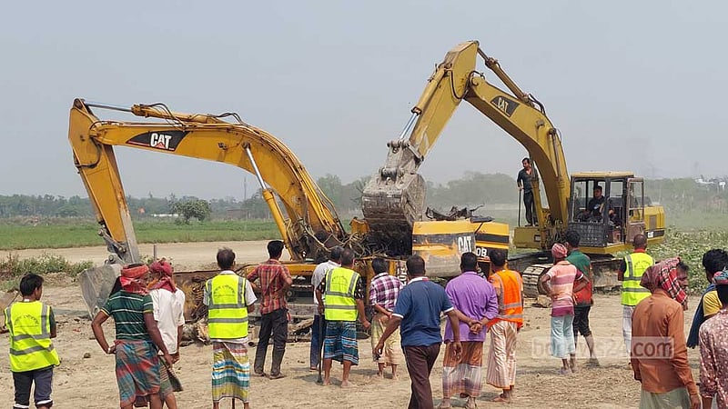 ফসলি জমির মাটি বিক্রির খবরে প্রশাসনের অভিযান, ‘পালিয়েছে মাটিখেকোরা’