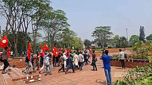 স্মৃতিসৌধে ‘জয় বাংলা জয় বঙ্গবন্ধু’ স্লোগান, আটক ৩