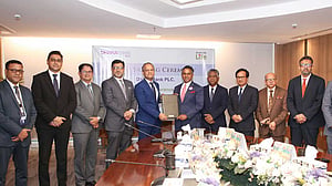ব্যাংকাস্যুরেন্স: শান্তা লাইফ ও ঢাকা ব্যাংকের এমওইউ সই