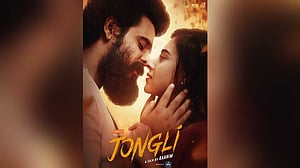 জংলির ‘বন্ধুগো শোনো’ গানে সিয়াম-বুবলীর প্রেম