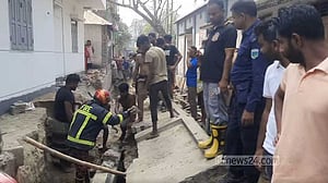 সিরাজগঞ্জে দেয়াল চাপায় প্রাণ গেল ২ শ্রমিকের