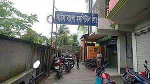 ‘অবহেলায়’ মা-শিশুর মৃত্যু: ৫০ কোটি টাকা ক্ষতিপূরণ প্রশ্নে রুল