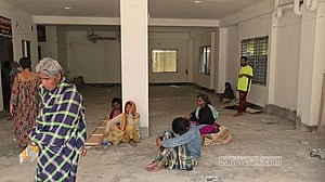 ‘ছাত্র প্রতিনিধি’ পরিচয়ে সাবেক এমপির বাসা দখল করে ‘মানসিক ভারসাম্যহীনদের আশ্রম’