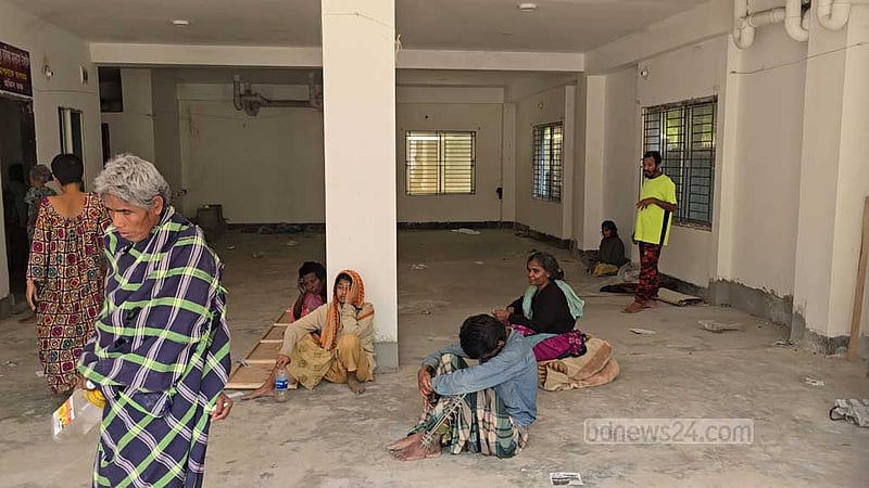 ‘ছাত্র প্রতিনিধি’ পরিচয়ে সাবেক এমপির বাসা দখল করে ‘মানসিক ভারসাম্যহীনদের আশ্রম’