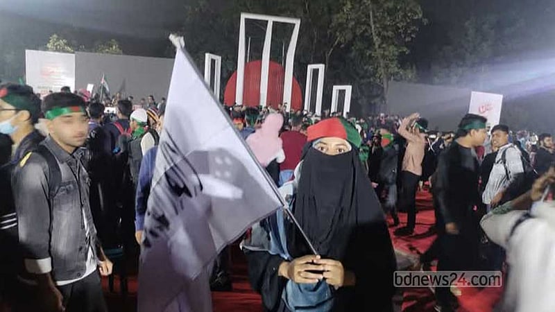 টাঙ্গাইলে সাবেক এমপির বাড়ি দখল করা সেই নারী ‘সমন্বয়ক’ গ্রেপ্তার