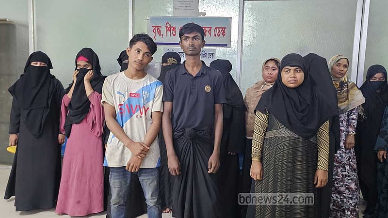 টেকনাফ উপকূল দিয়ে পাচারকালে ১৮ রোহিঙ্গা উদ্ধার, আটক ১