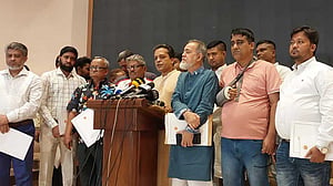 ঐকমত্যের সভায় গিয়ে বাম ঐক্যের গুবলেট