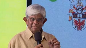 অনেকেই ‘অথর্ব’ বলেন, এটা ভালো ভাবমূর্তি দেয় না: অর্থ উপদেষ্টা