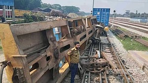 ব্রাহ্মণবাড়িয়ার পর এবার আখাউড়ায় ট্রেন লাইনচ্যুত