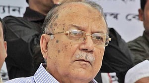 স্ট্যান্ডার্ড ব্যাংকের সাবেক চেয়ারম্যানসহ ৯ জনের দেশত্যাগে নিষেধাজ্ঞা