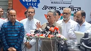 গণতন্ত্র ফিরতে দেরি হলে দেশে সঙ্কট বাড়বে: আমীর খসরু